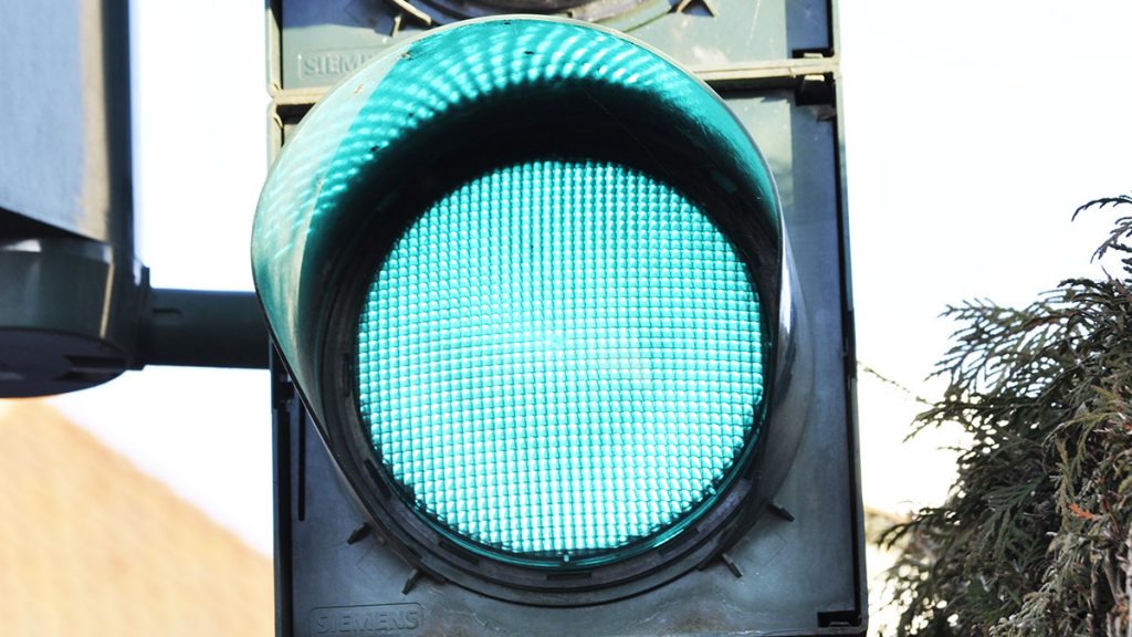 Why LEDs Should Be Used in Traffic Signals? - Lighting Equipment Sales