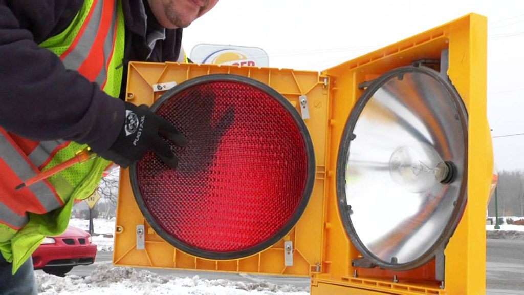 Why LEDs Should Be Used in Traffic Signals? - Lighting Equipment Sales