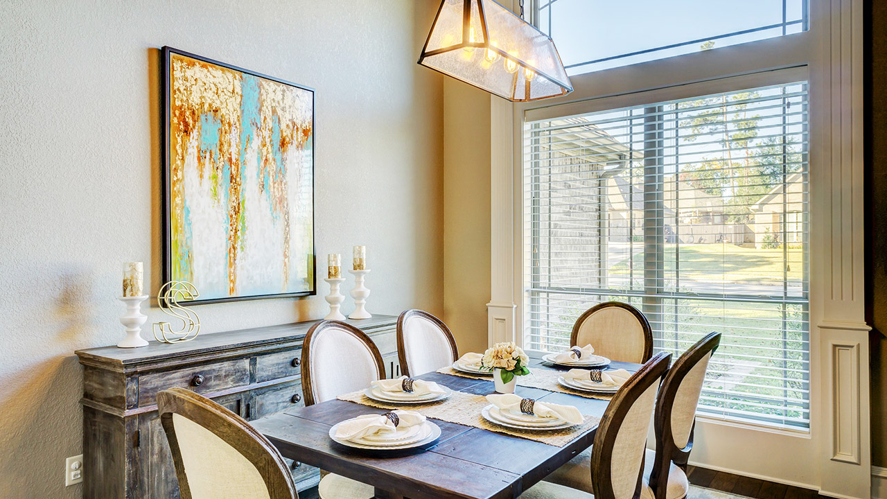 How To Light A Dining Room Lighting, How High Should Dining Room Light Be From Table Top